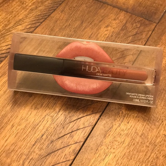 HUDA BEAUTY Other - HP❤ HUDA BEAUTY Cream Lipstick